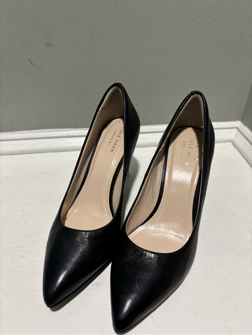 Cole Haan Grand Classic Black Pointed-Toe Women's Pumps-size 7B - Picture 6 of 10